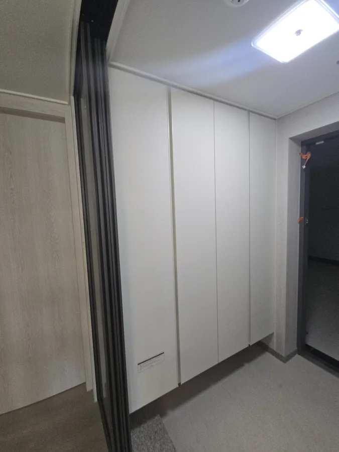 강남구 신발장교체 실측 및 상담 진행 모습